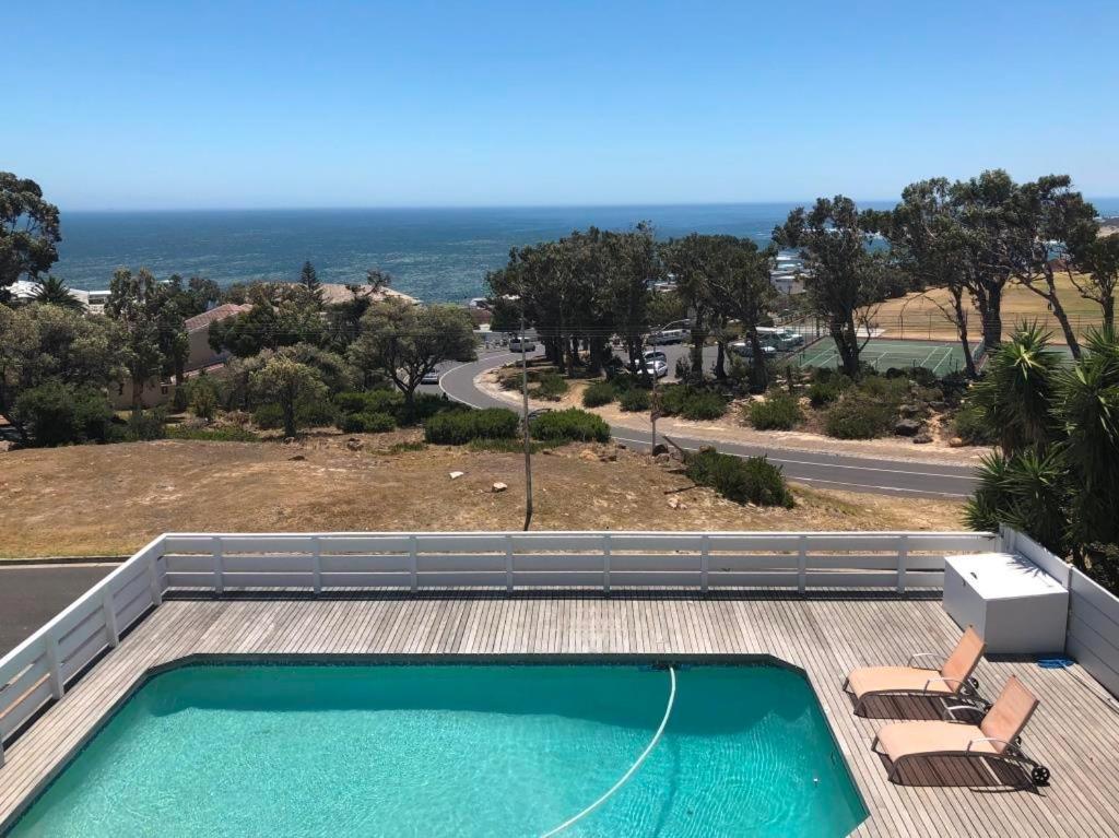 Apartment Bright Camps Bay Loft With Stunning Views And Shared Pool