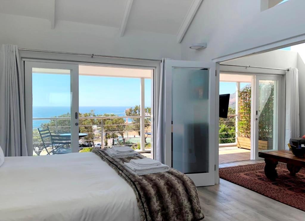Bright Camps Bay Loft With Stunning Views And Shared Pool Apartment