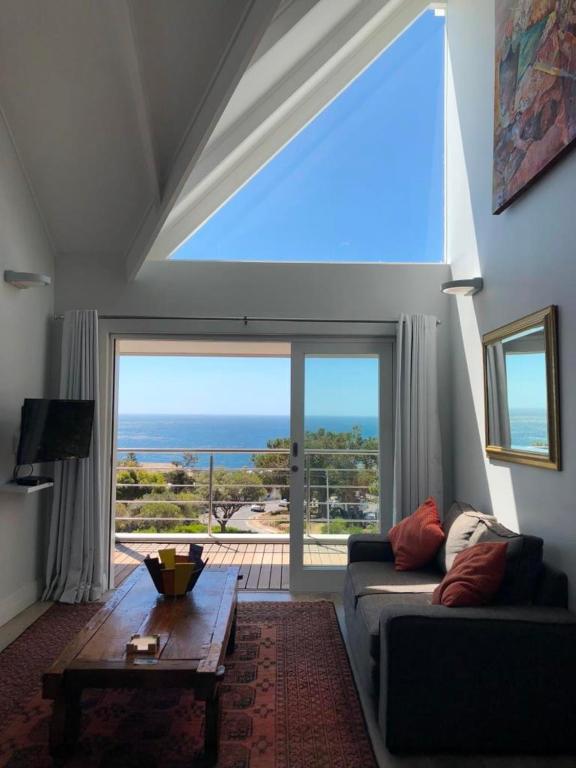 Apartment Bright Camps Bay Loft With Stunning Views And Shared Pool *