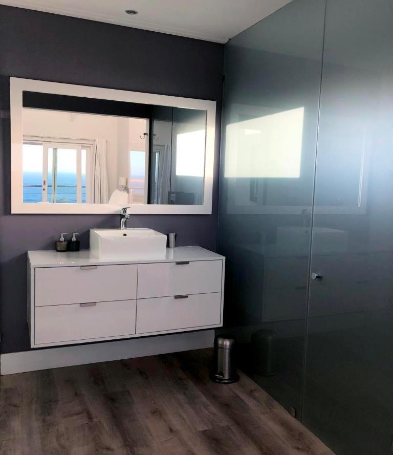 Apartment Bright Camps Bay Loft With Stunning Views And Shared Pool