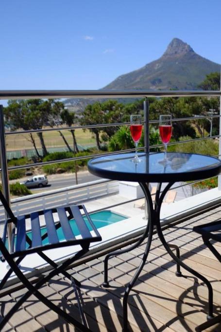 Apartment Bright Camps Bay Loft With Stunning Views And Shared Pool *